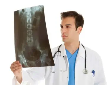 O que é Fisiatria ou Medicina Física e Reabilitação? 15 dor-lombar-adultos