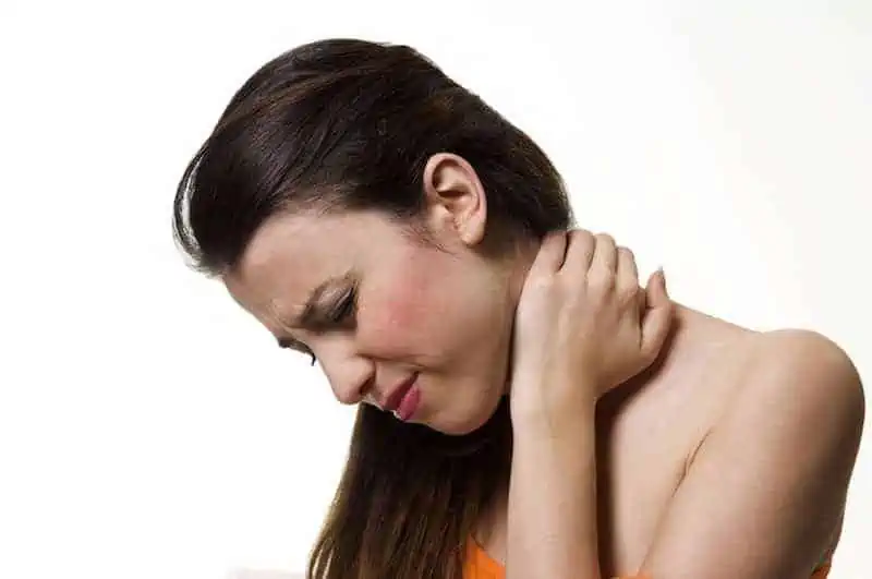 dor no pescoco sintomas e tratamento