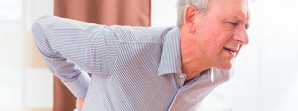 Polimialgia reumática (PMR) é uma doença que acomete pessoas acima de 50 anos, causando rigidez e dor no pescoço, ombros e quadris
