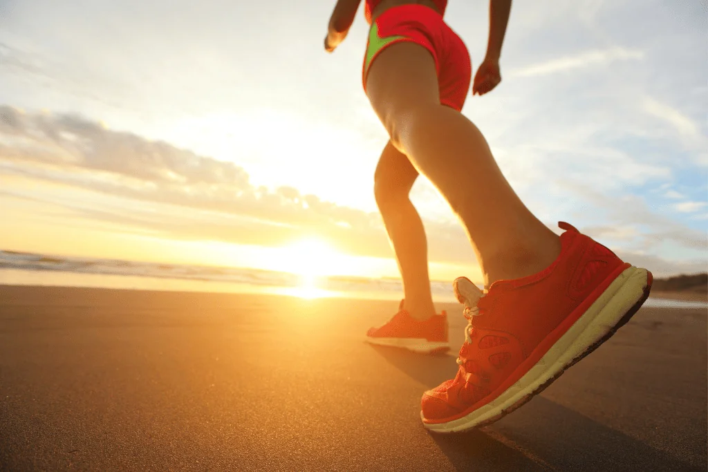 Os exercícios físicos, como correr e caminhar, podem ajudar no tratamento da hérnia de disco. Mas, faça apenas com ajuda médica e profissional!
