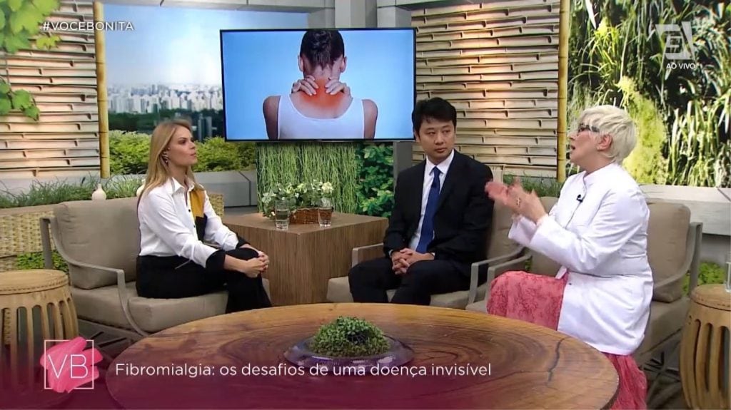 Dr. Marcus Yu Bin Pai em entrevista ao vivo no programa Você Bonita sobre fibromialgia