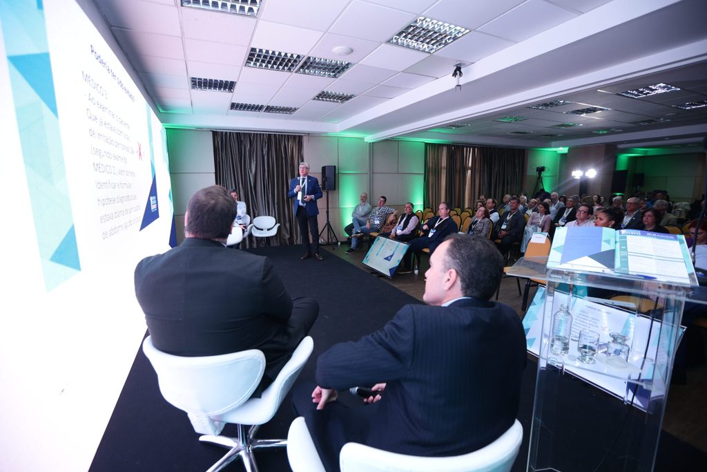 Tendinopatia do Manguito Rotador: dor no ombro 8 Equipe da clínica reunida em congresso do CREMESP