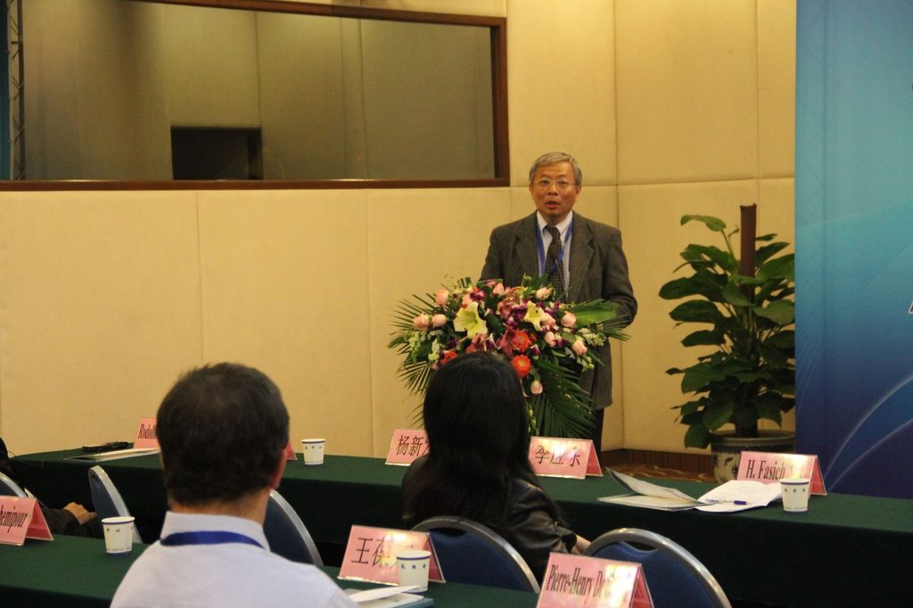 Você sabe o que é nevralgia? 7 Prof. Dr. Hong Jin Pai ministrando aula sobre acupuntura