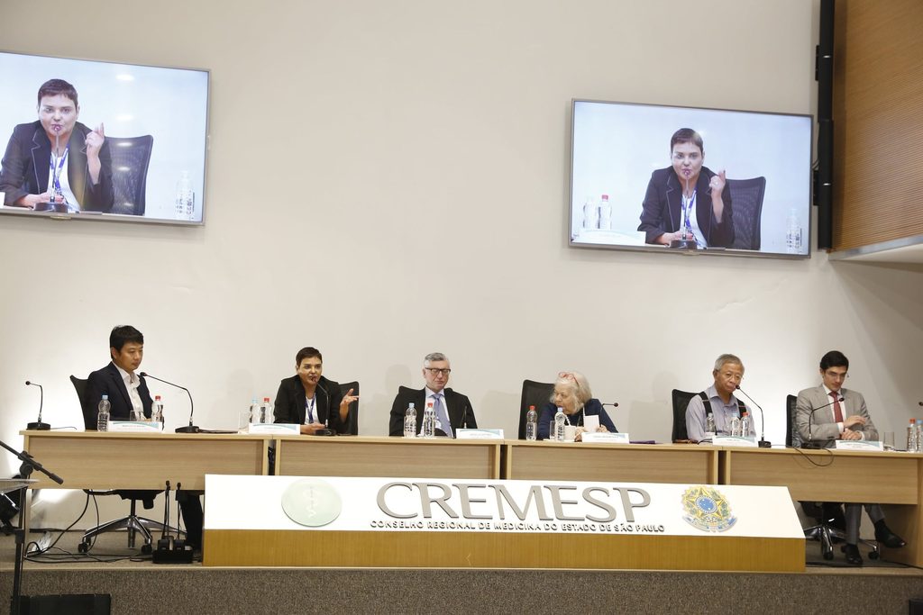Evento de acupuntura médica no CREMESP com plateia